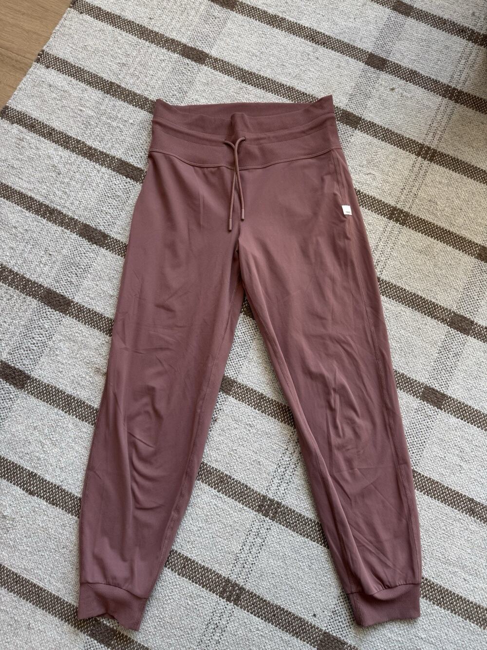 Vuori Women’s Daily Joggers Pants Mauve Pink VW418 Medium Ankle Leggings